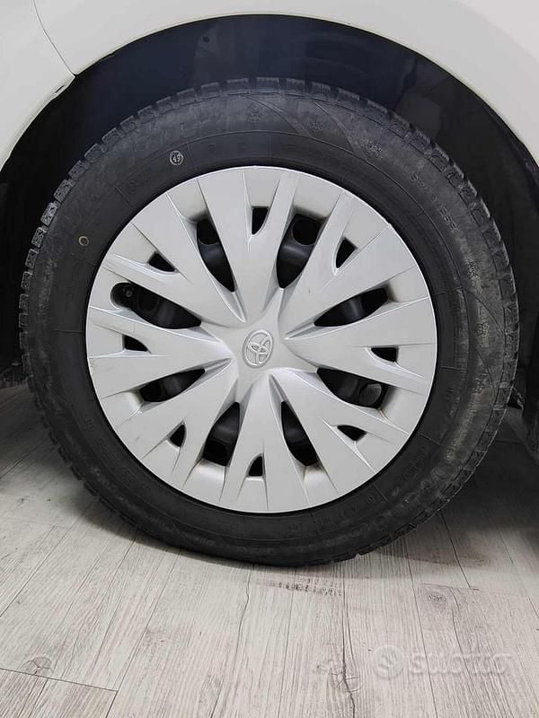 Usata Toyota Yaris Trend 72 CV (52 kW) 2023 Bianco Utilitaria