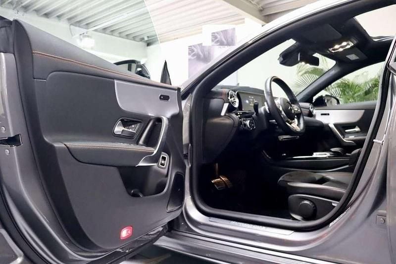 Usata Mercedes CLA200 163 CV (119 kW) 2019 Grigio Coupé