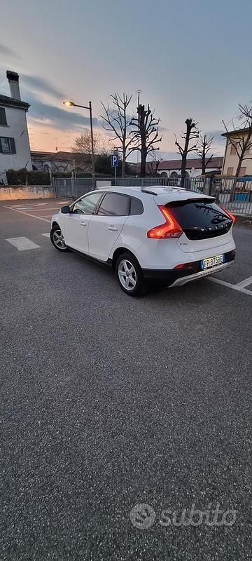 Usata Volvo V40 CC 120 CV (88 kW) 2018 Bianco Station wagon