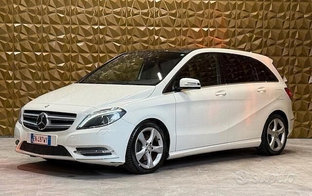 Usata Mercedes B180 Premium 109 CV (80 kW) 2012 Bianco Monovolume