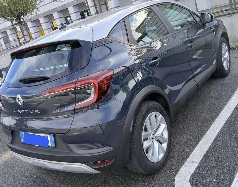 Usata Renault Captur Techno 101 CV (74 kW) 2024 Grigio SUV