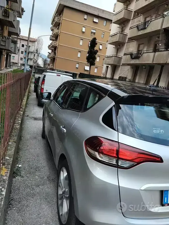 Usata Renault Scénic 120 CV (88 kW) 2020 Grigio Monovolume
