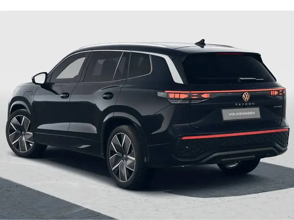 Nuova VW Tayron R-line Plus 204 CV (150 kW) 2026 Grenadill black metallizzato SUV