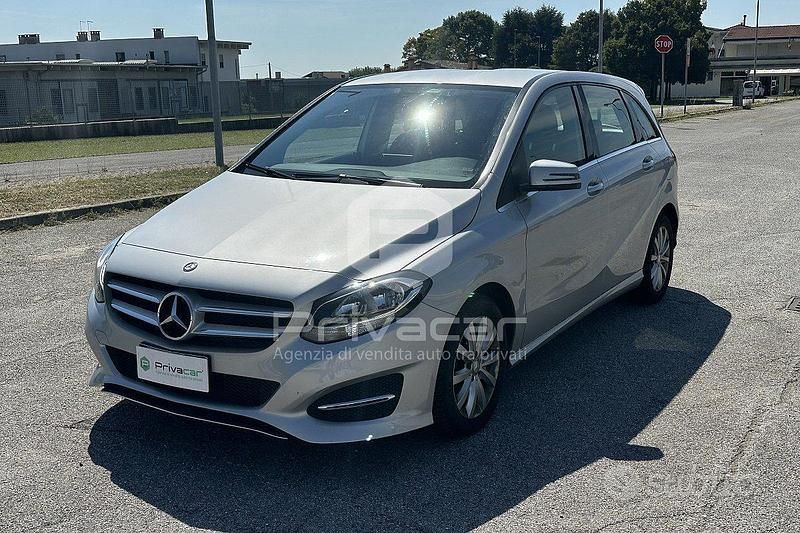 Grigio Usata 2016 Mercedes B200 Monovolume | 12.800 € (Ottimo prezzo) - Immagine 1/4