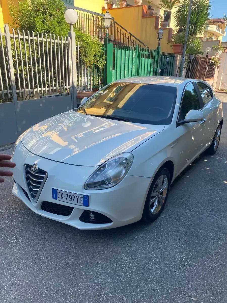 Usata Alfa Romeo Giulietta 104 CV (76 kW) 2012 Bianco Utilitaria