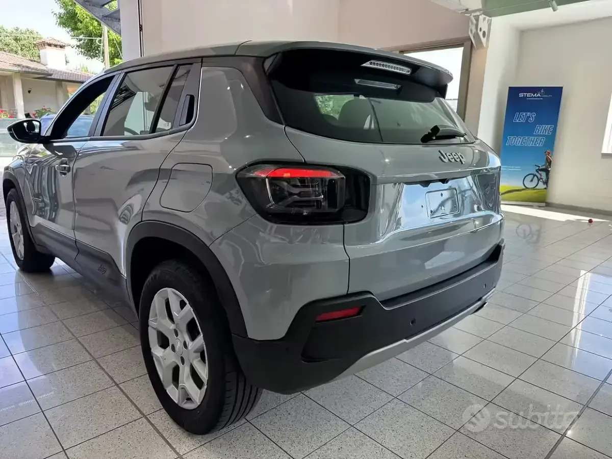 Usata Jeep Avenger Altitude 101 CV (74 kW) 2025 Grigio SUV