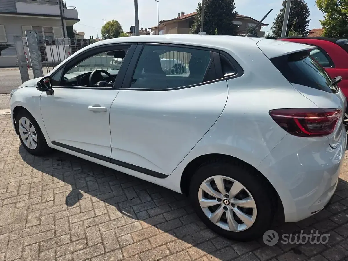 Usata Renault Clio V Zen 86 CV (63 kW) 2021 Bianco Berlina