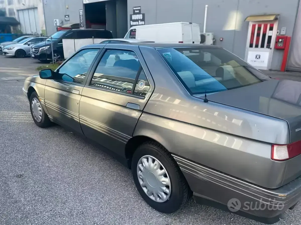 Usata Alfa Romeo 164 145 CV (106 kW) 1990 Grigio Berlina
