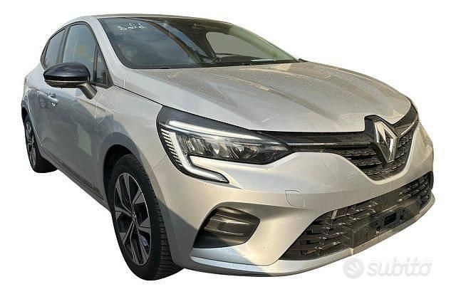Käytetty Renault Clio V Techno 90 HP (66 kW) 2022 Harmaa Sedan