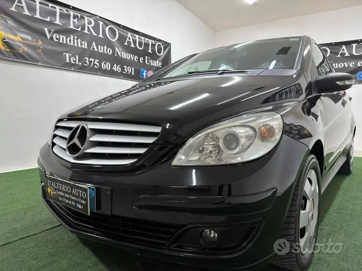 Usata Mercedes B180 109 CV (80 kW) 2008 Nero Monovolume