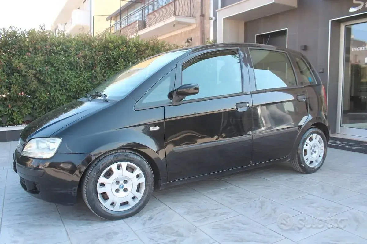 Usata Fiat Idea 90 CV (66 kW) 2008 Nero Monovolume