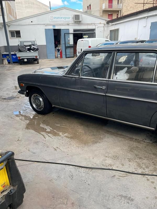 Usata Mercedes 220 104 CV (76 kW) 1972 Grigio