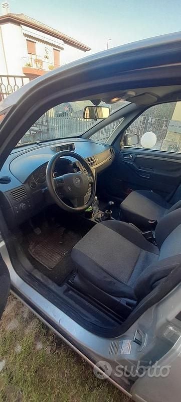 Usata Opel Meriva 101 CV (74 kW) 2004 Grigio Monovolume