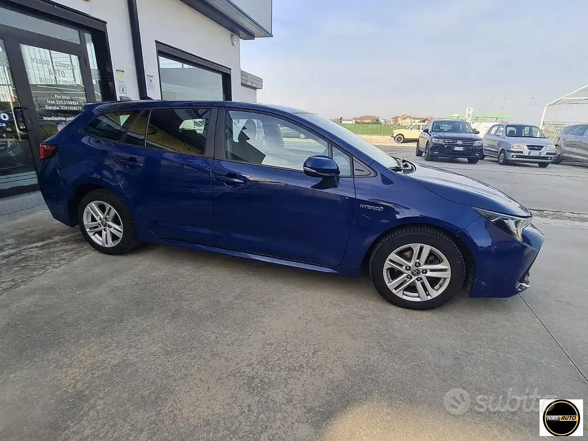 Usata Toyota Corolla Active 122 CV (89 kW) 2019 Blu Berlina