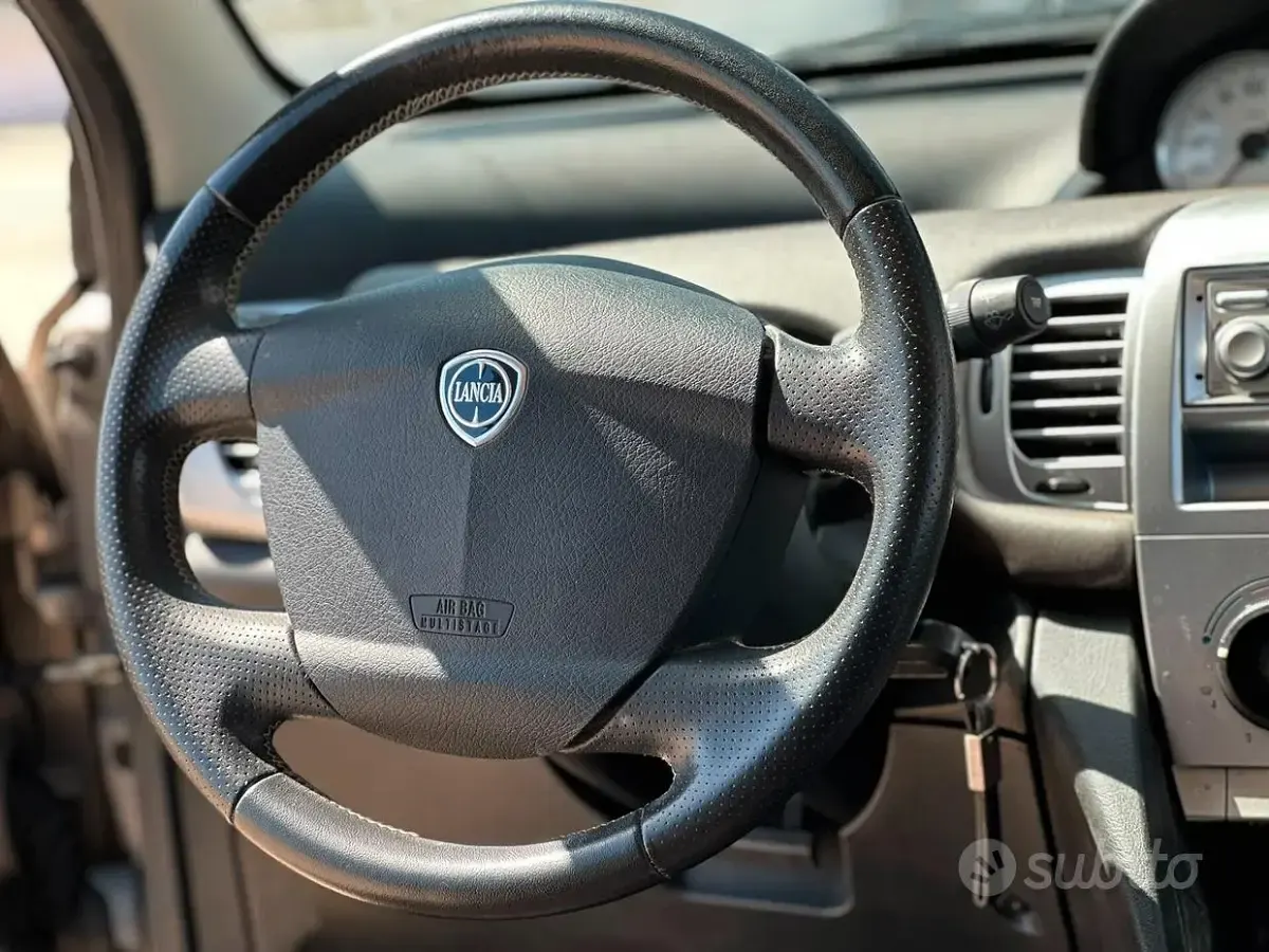 Usata Lancia Ypsilon 69 CV (50 kW) 2011 Beige Utilitaria