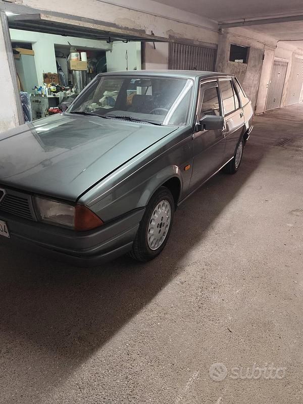 Usata Alfa Romeo 75 110 CV (80 kW) 1986 Verde Berlina