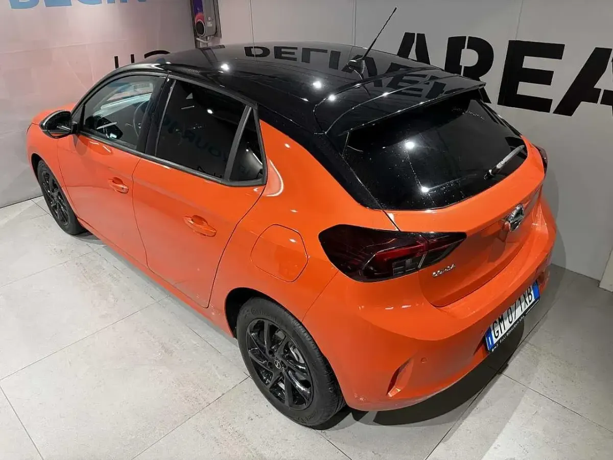 Usata Opel Corsa Design & Tech 102 CV (75 kW) 2023 Arancione Utilitaria
