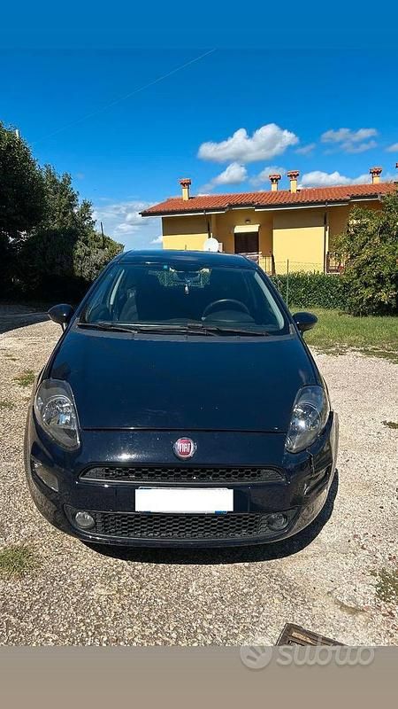 Usata 2015 Fiat Grande Punto Due volumi | 2800 € (Super prezzo) - Immagine 1/4