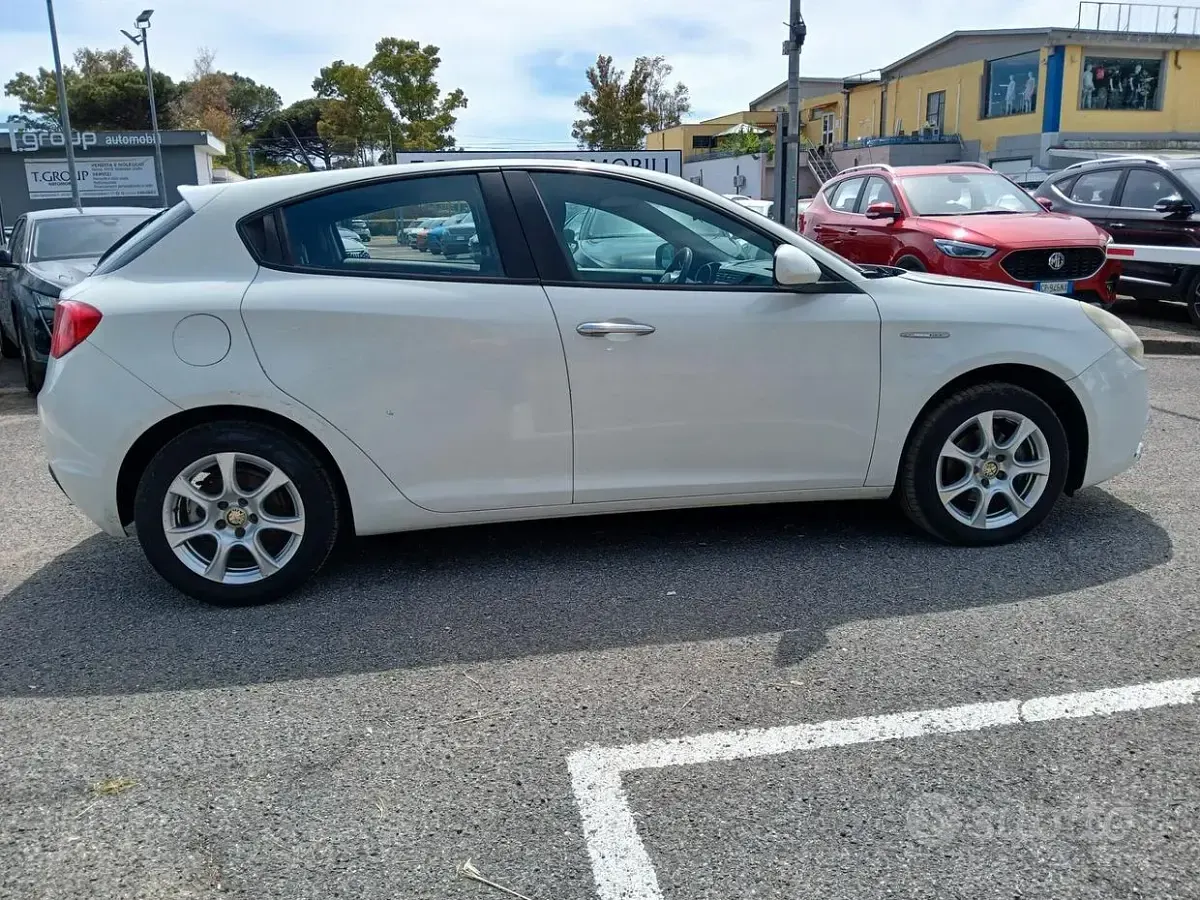 Usata Alfa Romeo Giulietta Progression 120 CV (88 kW) 2010 Bianco Utilitaria
