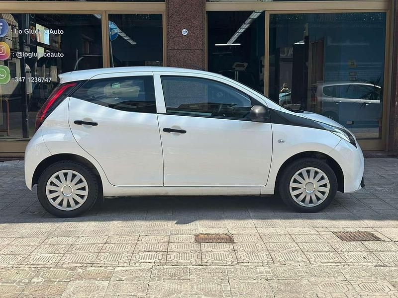 Bianco Usata 2021 Toyota Aygo X-clusiv Due volumi | 10.990 € (Buon prezzo) - Immagine 1/4