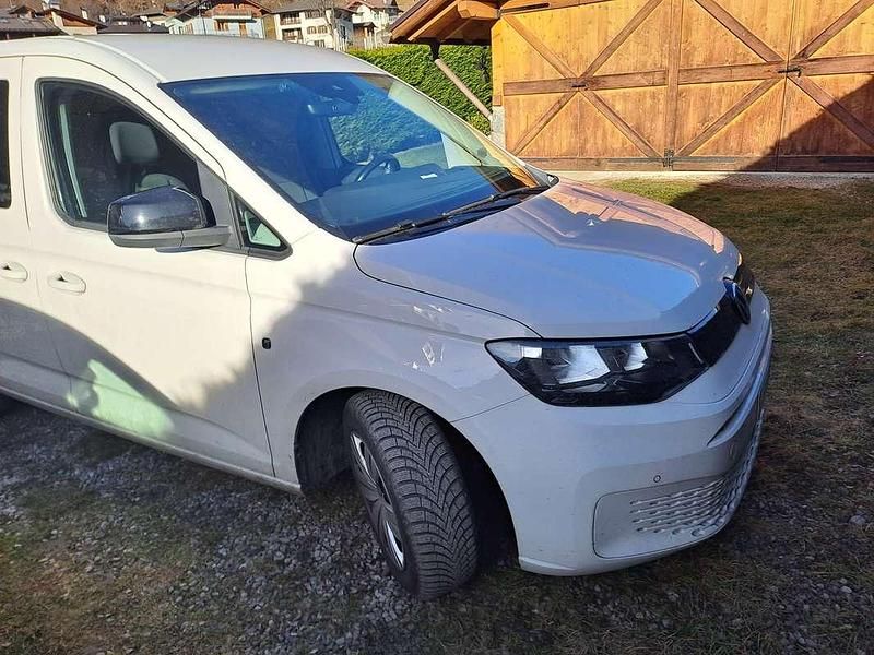 Usata VW Caddy 122 CV (89 kW) 2021 Bianco Monovolume