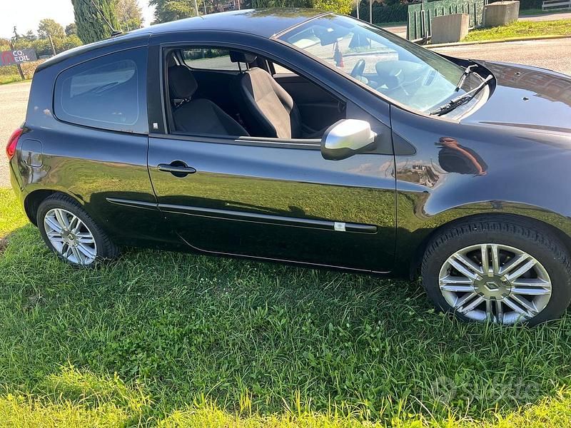 Usata Renault Clio II 58 CV (42 kW) 2011 Nero Berlina
