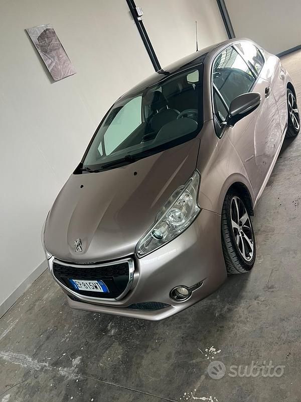 Usata Peugeot 208 115 CV (84 kW) 2013 Utilitaria