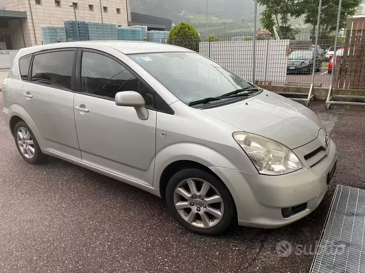 Usata Toyota Corolla Verso Sol 136 CV (100 kW) 2006 Monovolume