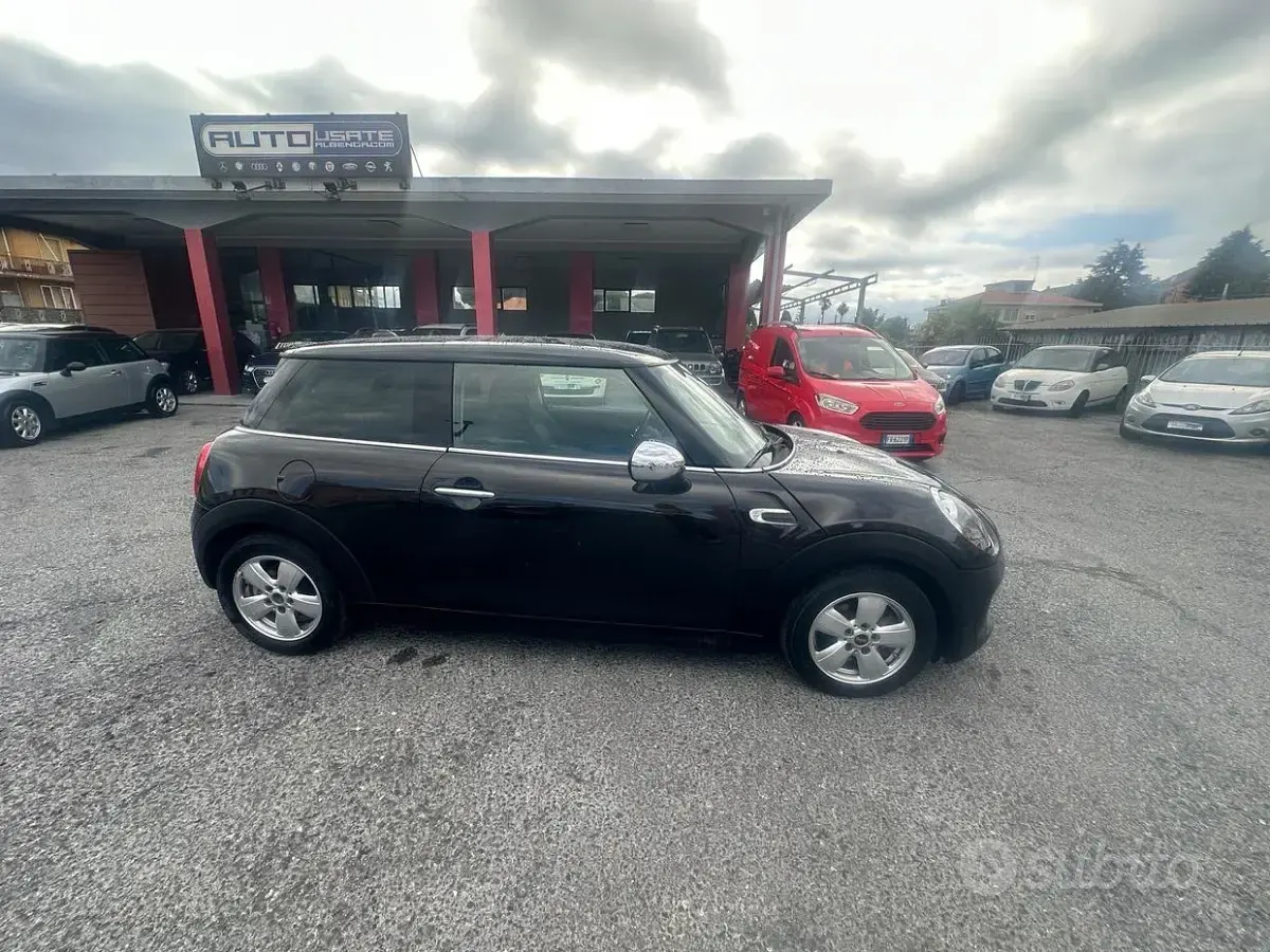 Usata Mini ONE 102 CV (75 kW) 2015 Nero Utilitaria