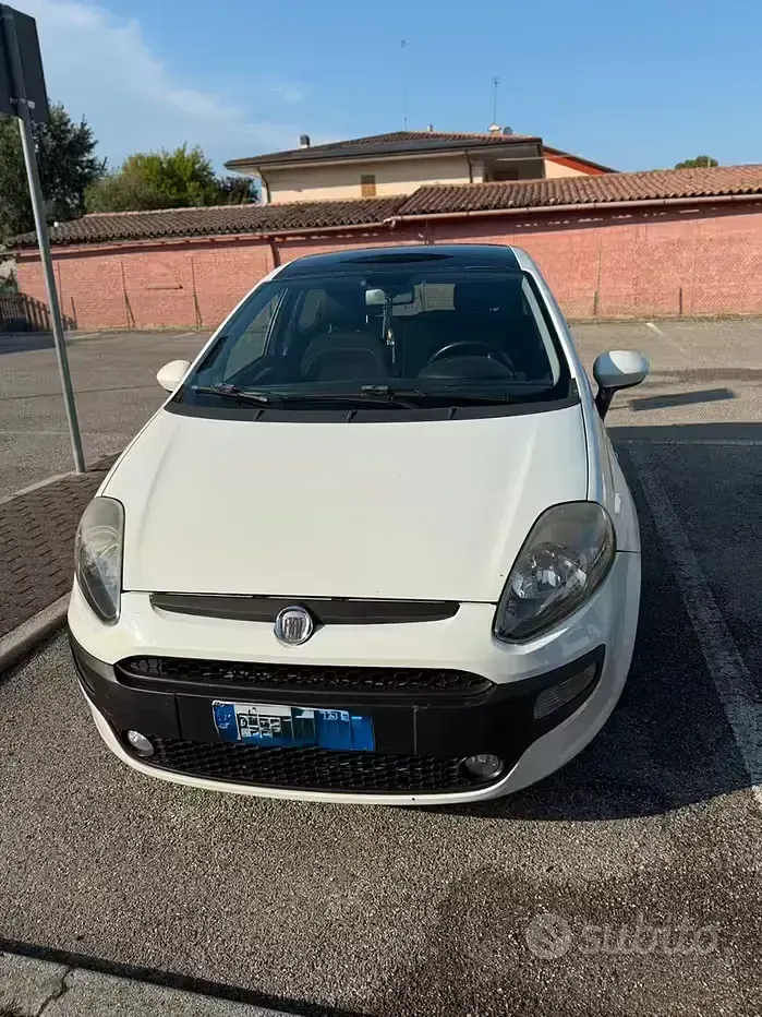 Usata Fiat Punto 75 CV (55 kW) 2011 Utilitaria