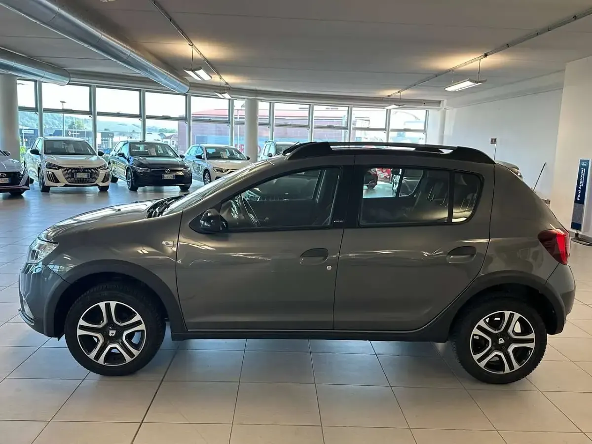 Usata Dacia Sandero Stepway 90 CV (66 kW) 2018 Grigio Berlina