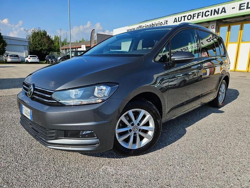 Usata VW Touran Comfortline 116 CV (85 kW) 2018 Gray Monovolume