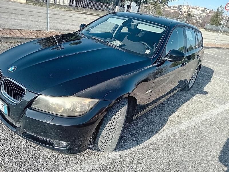 Usata BMW 320 116 CV (85 kW) 2009 Nero Station wagon