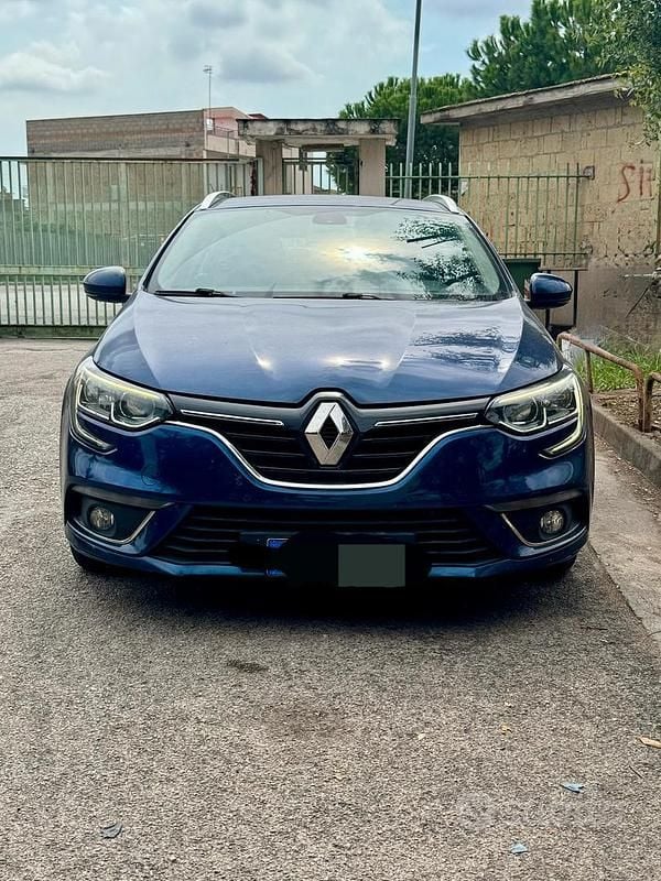 Usata Renault Mégane IV 116 CV (85 kW) 2019 Blu Utilitaria