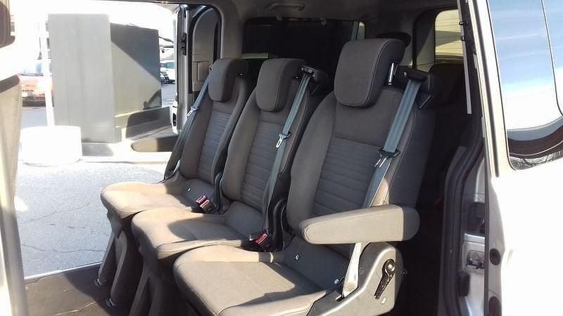 Usata Ford Tourneo Titanium 130 CV (95 kW) 2022 Grigio Monovolume