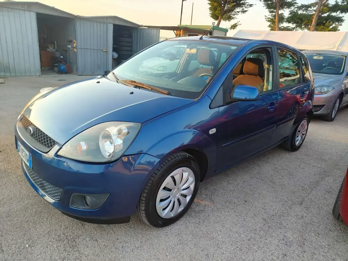 Usata Ford Fiesta 68 CV (50 kW) 2007 Blu/azzurro Utilitaria