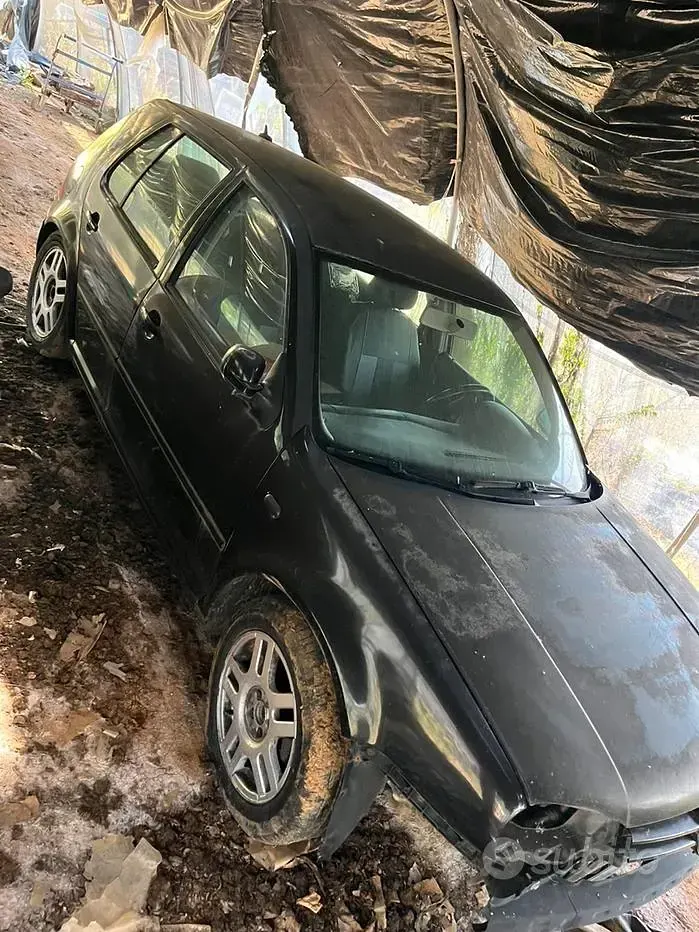 Begagnad VW Golf IV 75 HK (55 kW) 2002 Svart Halvkombi