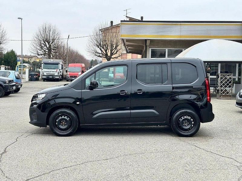 Nuova Fiat Doblò 131 CV (96 kW) 2025 Nero Monovolume