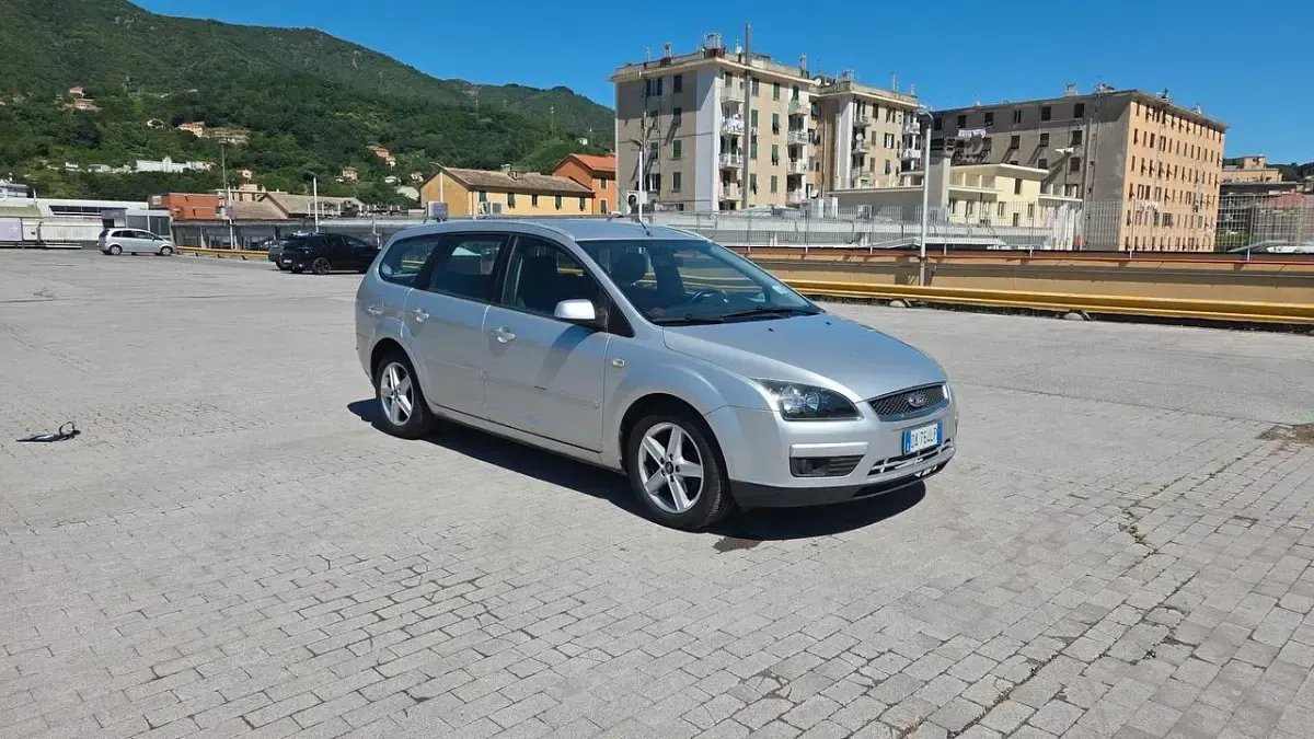 Usata Ford Focus 90 CV (66 kW) 2006 Argento Station wagon