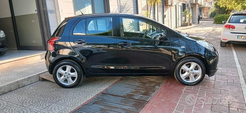 Usata Toyota Yaris 69 CV (50 kW) 2008 Nero Utilitaria