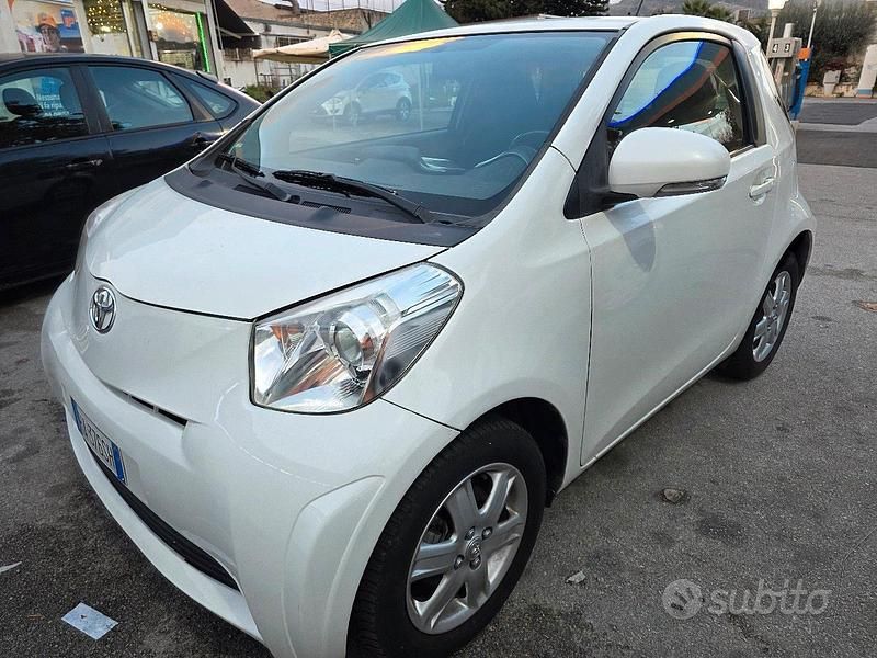 Bianco Usata 2009 Toyota iQ Due volumi | 3990 € (Ottimo prezzo) - Immagine 1/4