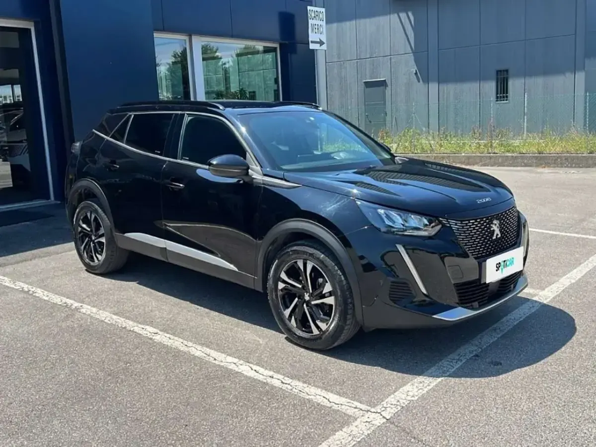 Usata Peugeot 2008 Allure 101 CV (74 kW) 2023 Nero SUV