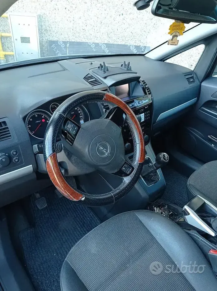 Usata Opel Zafira 150 CV (110 kW) 2010 Grigio Monovolume