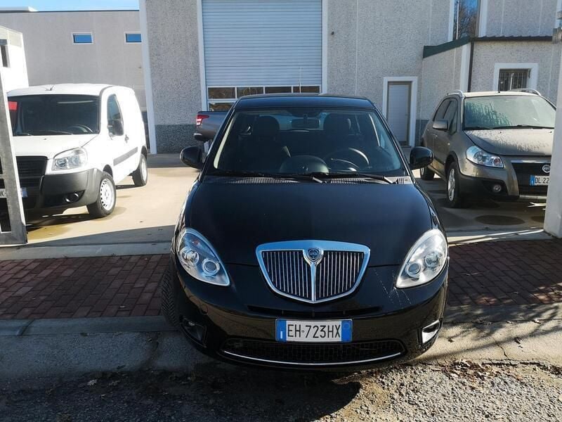 Usata Lancia Ypsilon 75 CV (55 kW) 2011 Nero Utilitaria