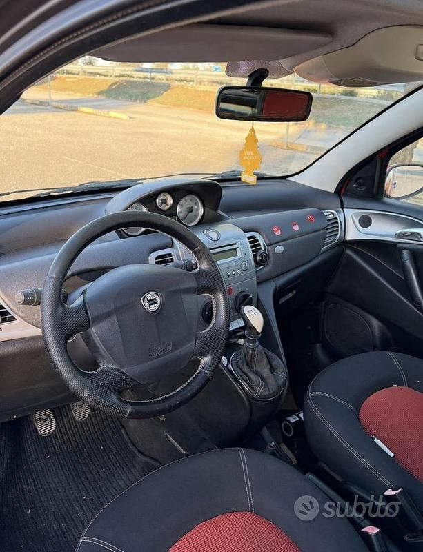 Usata Lancia Ypsilon 69 CV (50 kW) 2006 Rosso Utilitaria