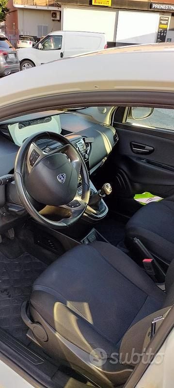 Usata Lancia Ypsilon Gold 80 CV (58 kW) 2020 Bianco Utilitaria