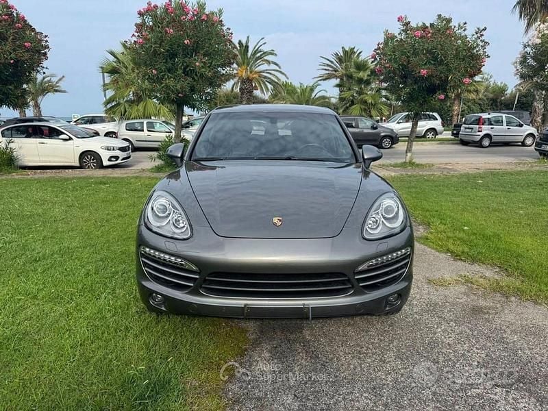 Usata Porsche Cayenne 245 CV (180 kW) 2013 Grigio(met.) SUV