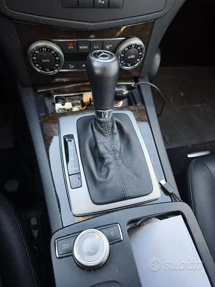 Usata Mercedes C220 Elegance 170 CV (125 kW) 2007 Grigio Berlina