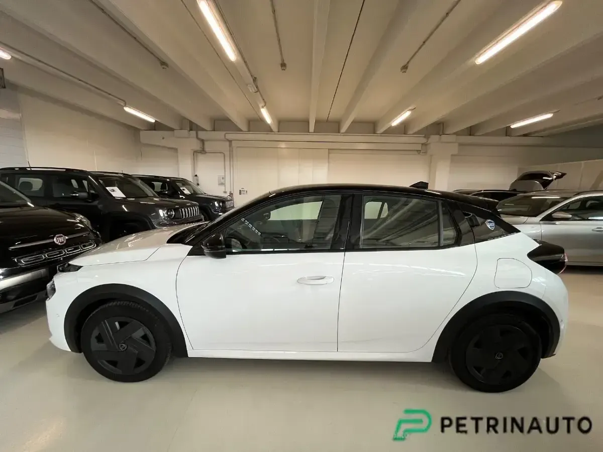 Usata Lancia Ypsilon 61 kW (84 CV) 2025 Bianco Utilitaria