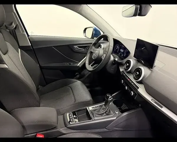 Nuova Audi Q2 S-Line 190 CV (139 kW) 2025 Blu ascari metallizzato SUV